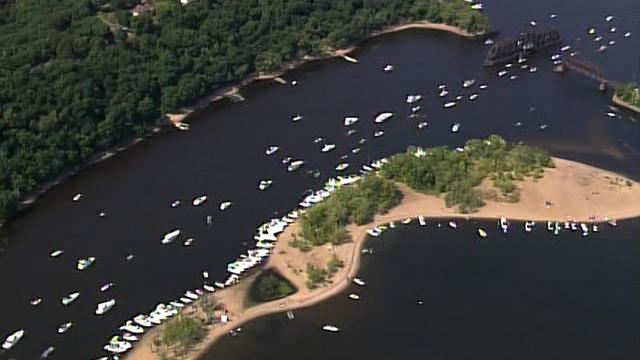 Trump-Boat-Parade-On-St-Croix-River.jpg 