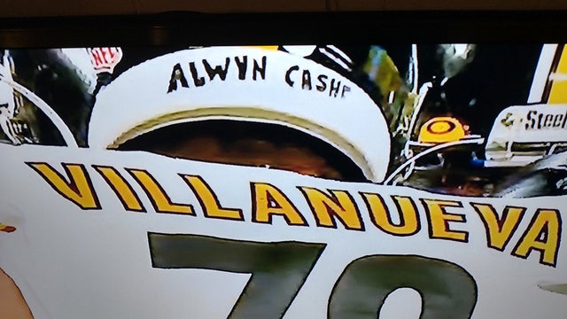 Alejandro villanueva deals helmet