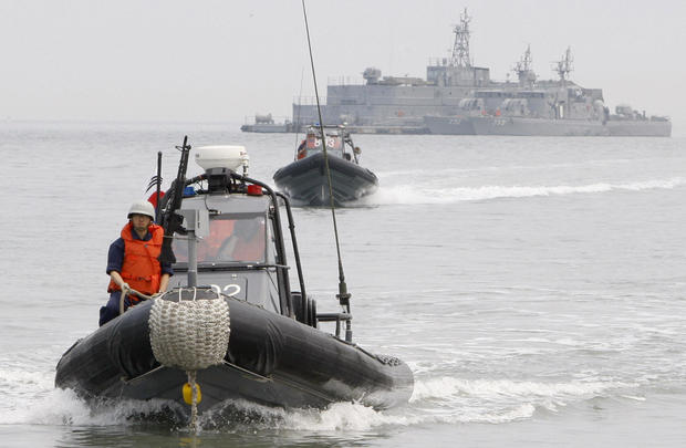 Members of the South Korean Navy take pa 