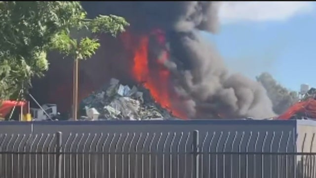 metal-recycling-center-fire.jpg 