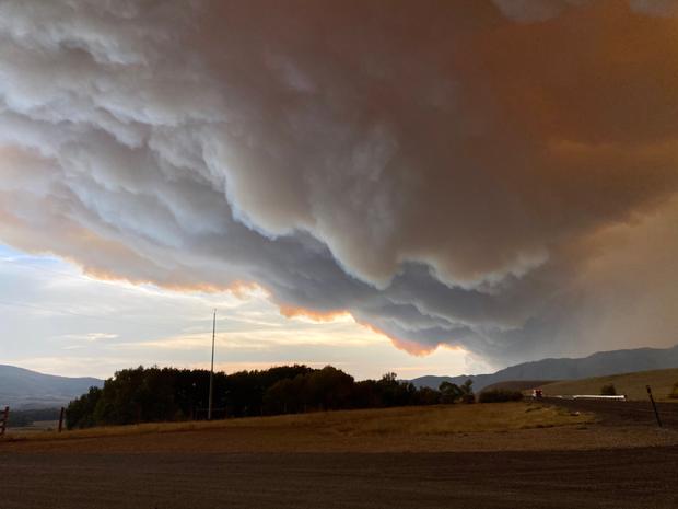 Wyo Mullen Fire 2 (credit Lindsey Fisher) 