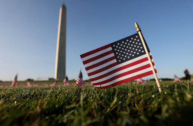 200,000 American Flags Installed On National Mall To Memorialize 200,000 COVID-19 Deaths 