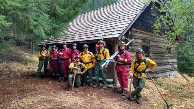Minnesota-Firefigters-Battling-Oregon-Wildfires.jpg 
