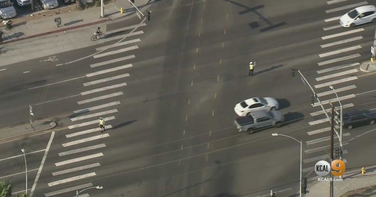 Mylar Balloon Knocks Out Power To Nearly 2,500 LADWP Customers - CBS ...