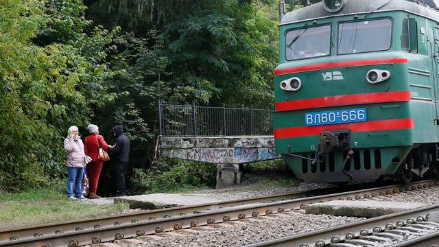 U.S. Embassy employee dies after being found in Kyiv park 