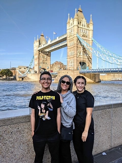 Vincent mom and sister London bridge