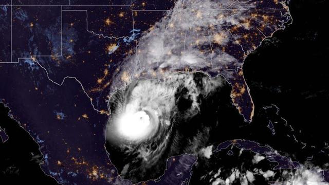 hurricane-delta-night-2020-10-08.jpg 