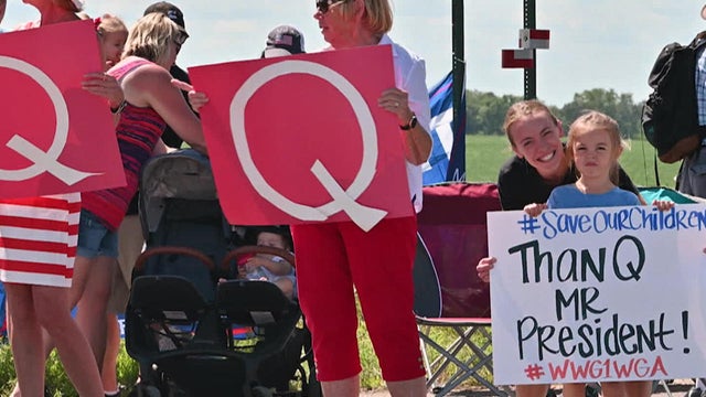 q-signs-at-trump-rally-a-1280.jpg 