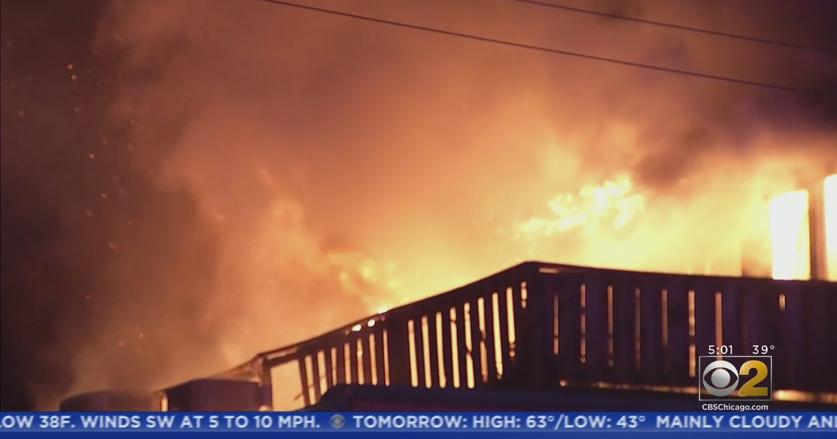 Fire In South Loop Displaces At Least 8 People - CBS Chicago