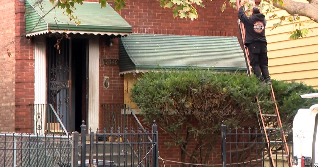 Arson Suspected In Fire That Broke Out In South Chicago House - CBS Chicago