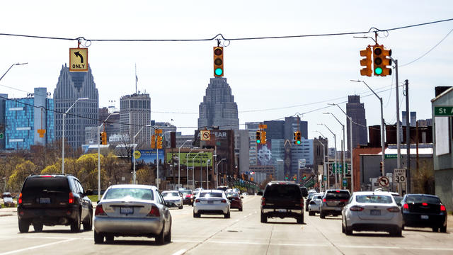 Detroit_Driving_GettyImages-857615658.jpg 