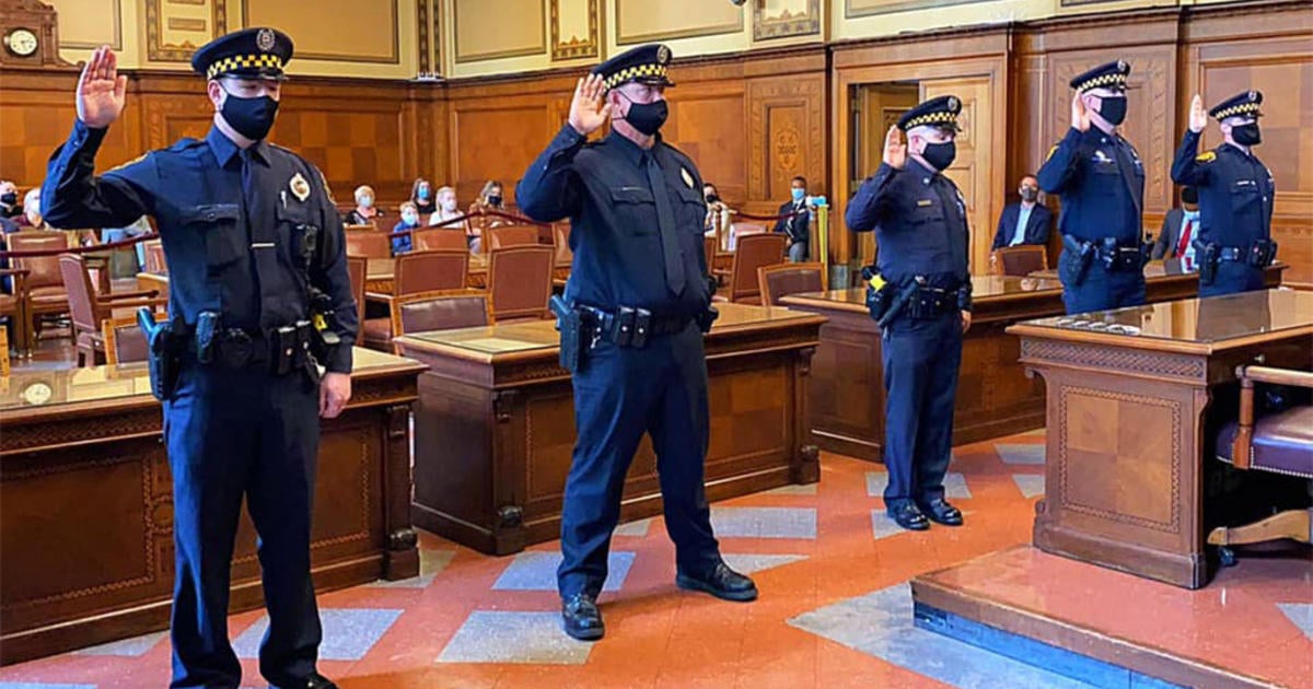 Five Pittsburgh Police Officers Promoted To Sergeants In Official Ceremony Cbs Pittsburgh