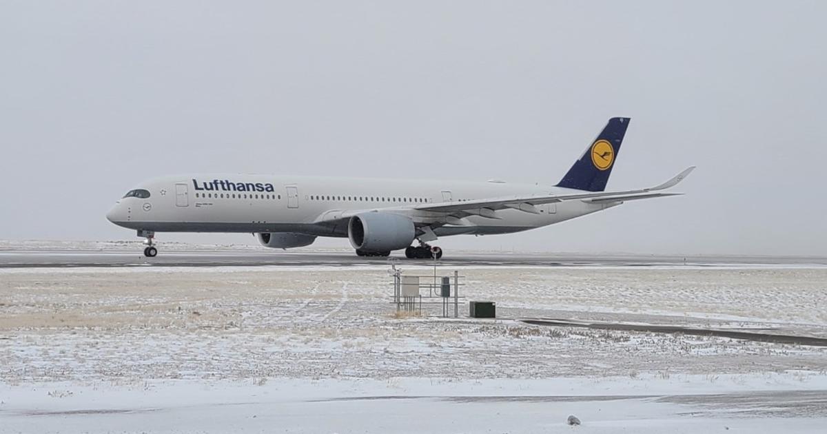 United Airlines opens new club at Denver International Airport - CBS  Colorado