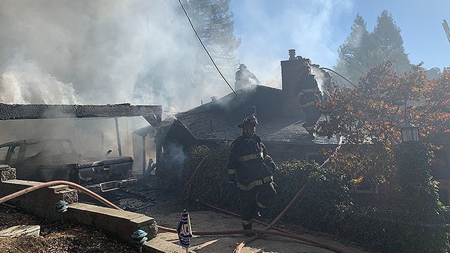 oakland-hills-fire-oakland-fire-dept-photo.jpg 
