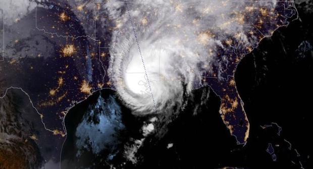hurricane-zeta-night-2020-10-28.jpg 