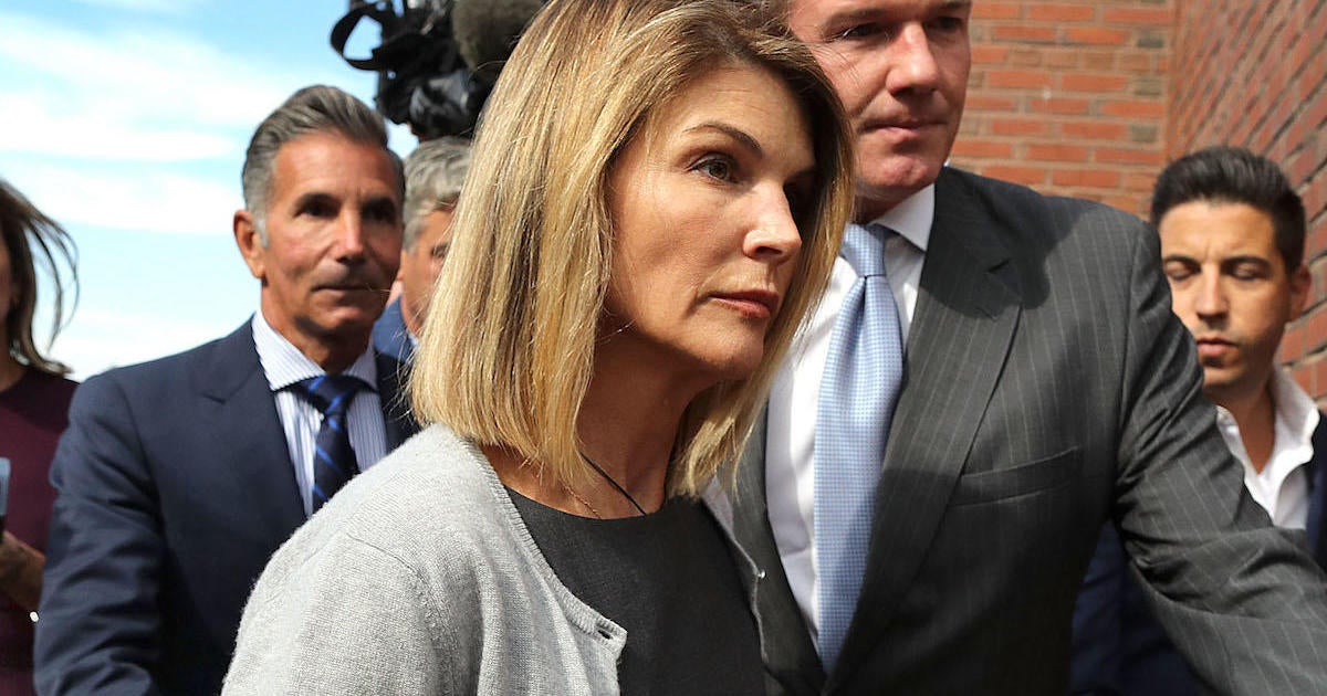 Lori Loughlin begins two-month prison sentence in college admissions ...