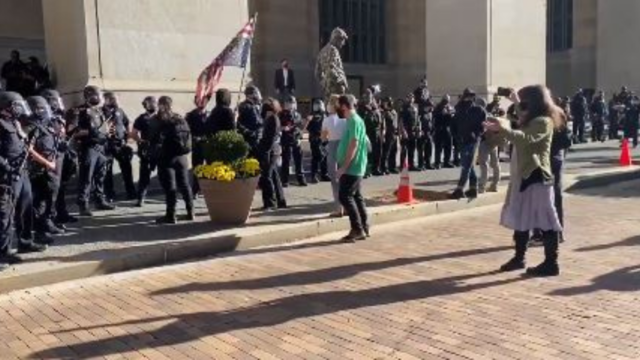 pittsburgh-police-riot-gear-protest.png 