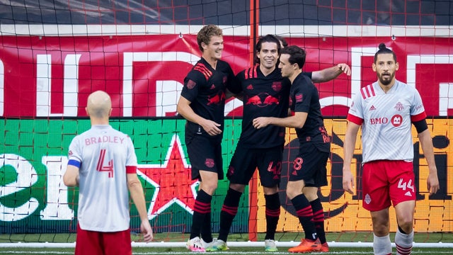 Red-Bulls-Toronto.jpg 