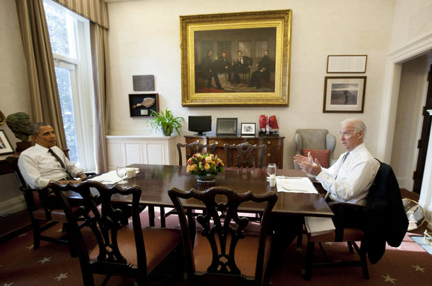 US President Barack Obama and Vice President Joe Biden meet for lunch 