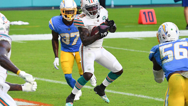 Dolphins earn 5th straight win by beating Chargers 29-21 - The San