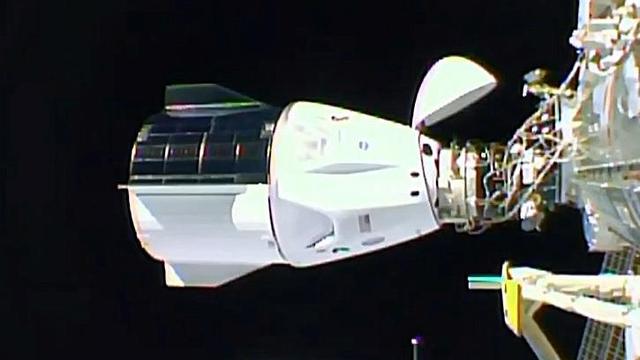 spacex-space-staiton-docking-111620.jpg 