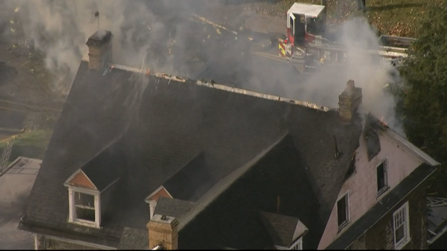 lns-Chopper-North-11-ST-East-Oak-Lane-Fire-11.18_frame_10310.png 