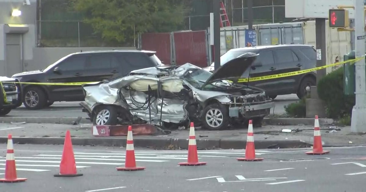 Deadly Crash Investigated In Queens - CBS New York