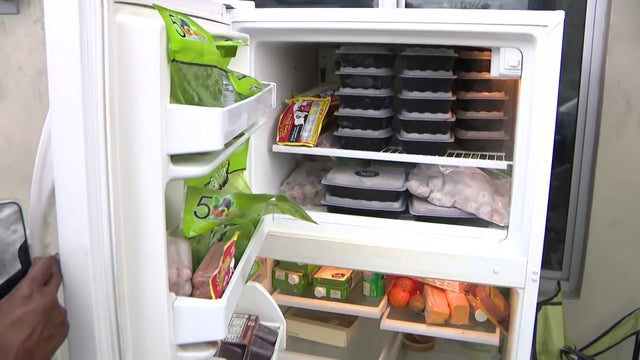 23-P-COMMUNITY-FRIDGE-S_WFOR35OV.jpg 