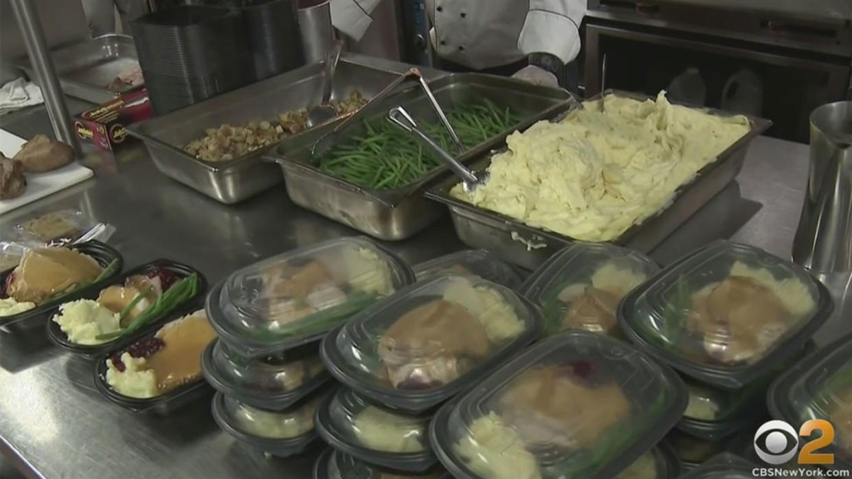 prominent-chef-peter-kelly-helps-serve-thanksgiving-meals-to-yonkers