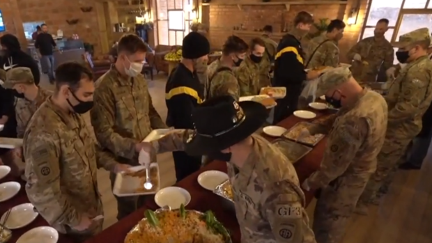 U.S. troops in Syria eat Thanksgiving meal 