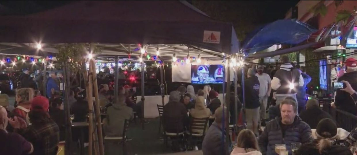 Customers Dine At Popular Agoura Hills Sports Bar In Defiance Of Health Order 