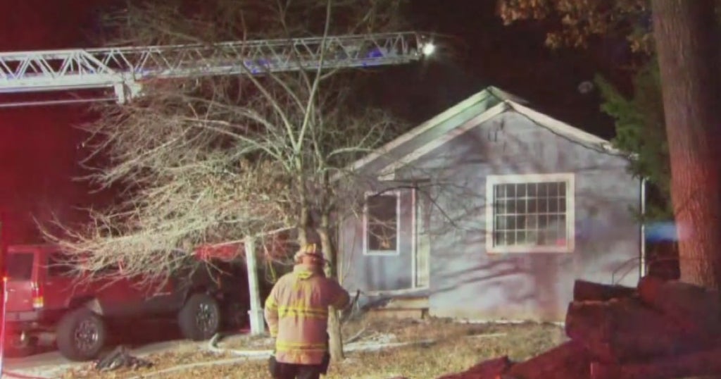 Off-Duty Police Officer Kicks In Front Door, Helps Family Escape North ...