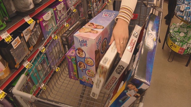 TOY DRIVE SHOPPING 5PKG_frame_1311 