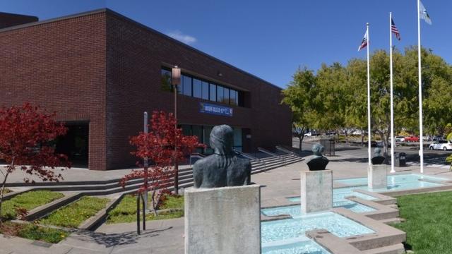 Vallejo-City-Hall-front.jpg 