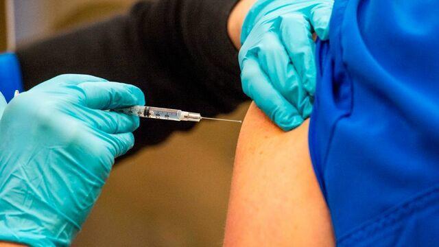 cbsn-fusion-fda-says-modernas-coronavirus-vaccine-is-highly-effective-thumbnail-610587-640x360.jpg 