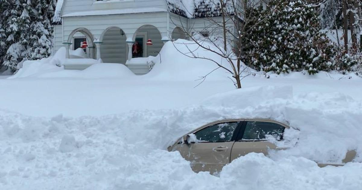 Homeless Man Helps Chiefs Star Dig Car Out From Snow, Gets