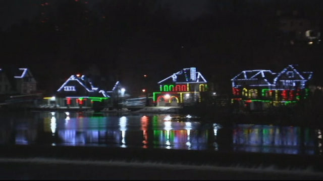 22VO_BOATHOUSE ROW XMAS LIGHTS.transfer_frame_156 