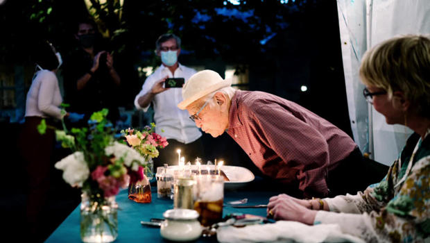 norman-lear-blowing-out-candles-620.jpg 