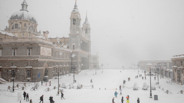 Snow Hits Madrid As Temperatures Plummet In Spain 