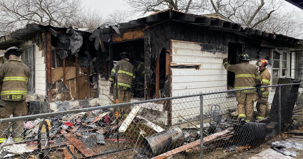 Fire Destroys Southeast Fort Worth Home, Couple Displaced - CBS DFW