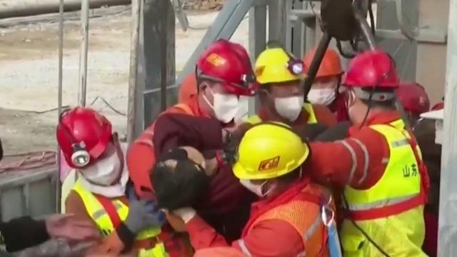 cbsn-fusion-several-chinese-miners-pulled-to-safety-thumbnail-632540-640x360.jpg 