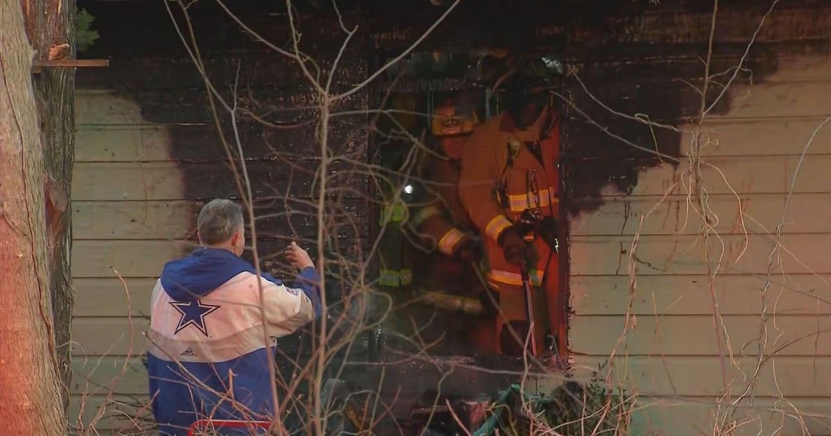 Firefighter Injured While Battling House Fire In Dallas - CBS Texas