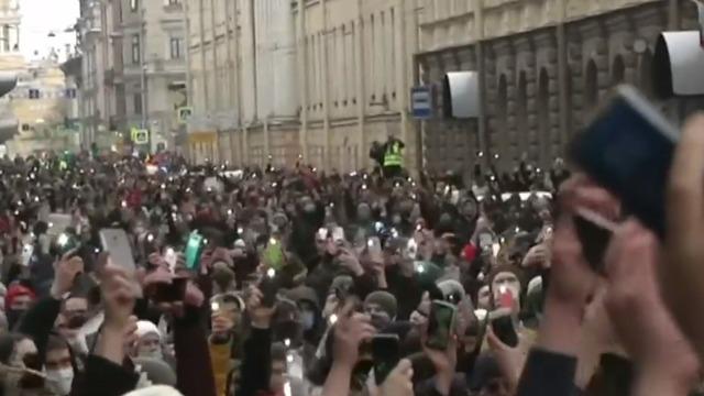 cbsn-fusion-massive-demonstrations-against-government-corruption-in-russia-launched-by-imprisoned-navalny-thumbnail-637056-640x360.jpg 