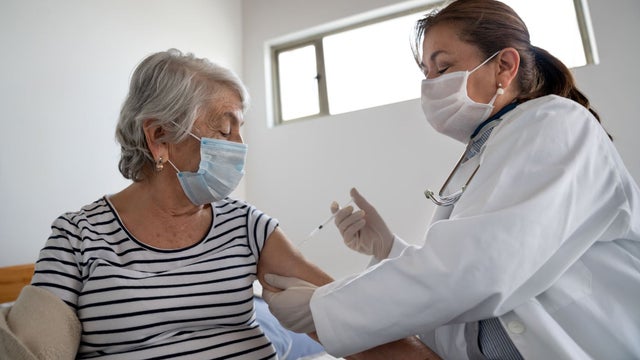 elderly-vaccination.jpg 