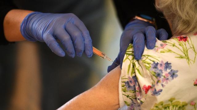 cbsn-fusion-data-from-oxford-shows-vaccine-could-curb-spread-of-covid19-thumbnail-639119-640x360.jpg 