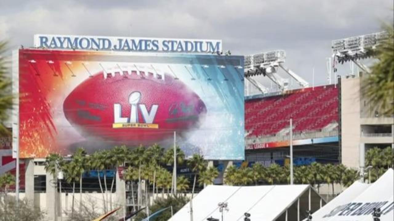 Fan Runs Onto the Field During Super Bowl LV and Gets Chased by Security