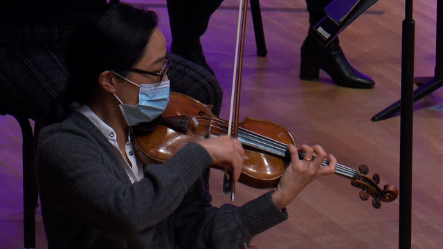 Violinist-Wearing-Face-Mask.jpg 