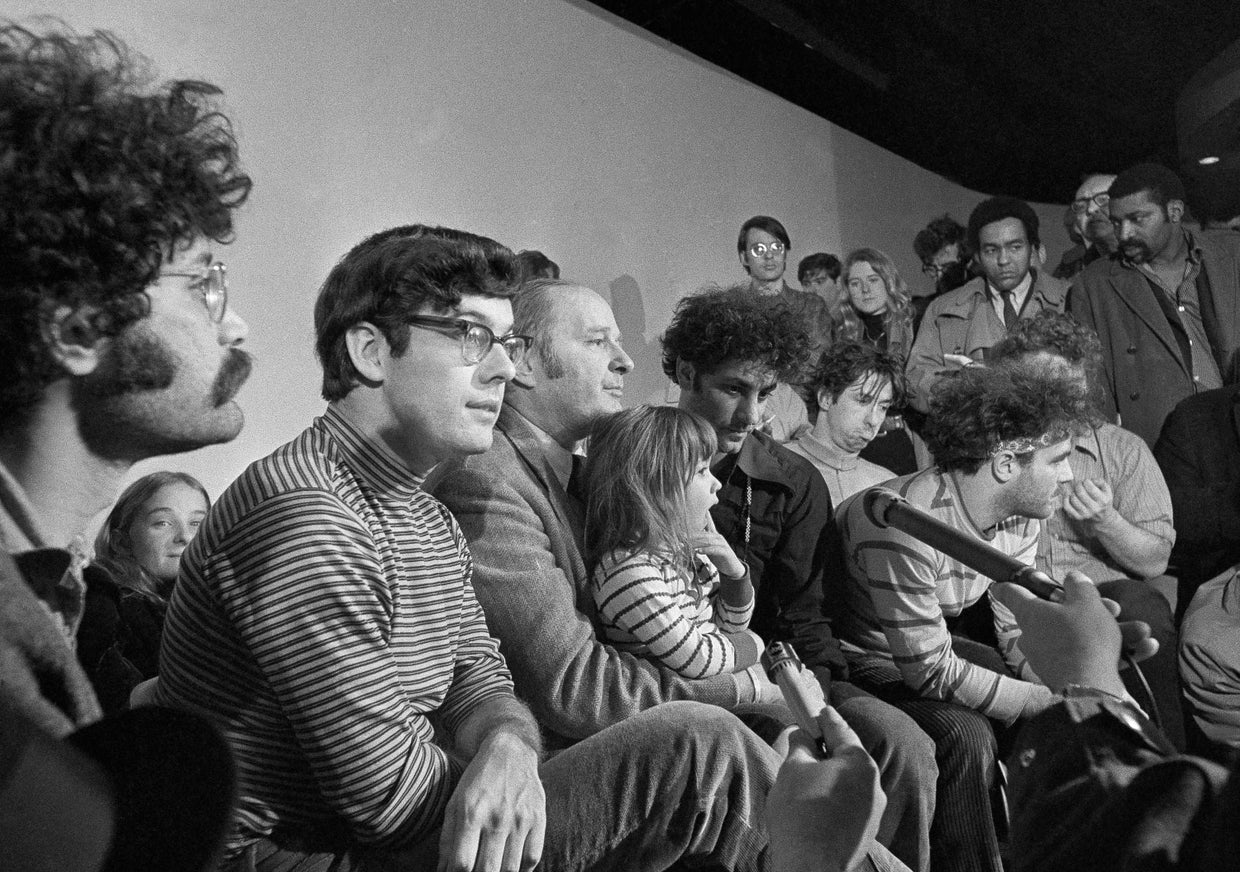 Rennie Davis, 'Chicago Seven' Activist, Dies At 80 - CBS Chicago