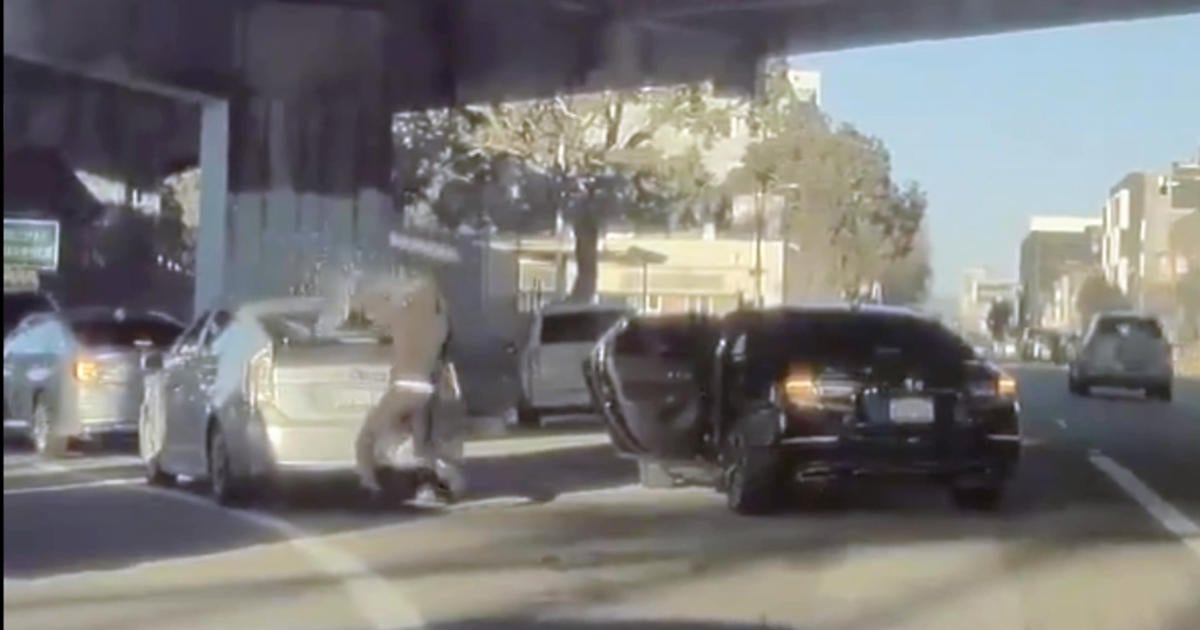 Caught On Camera Brazen Daylight Smash And Grab Robbery At S F Freeway On Ramp Cbs San Francisco