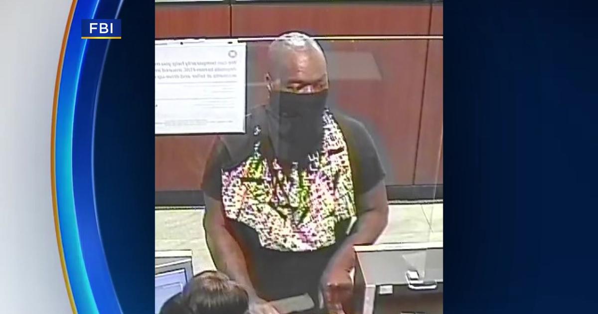 Fbi Releases Suspect Pictures In Sw Miami Dade Chase Bank Robbery Cbs